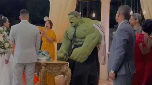 Hulk gigante fez parte da cerimônia em Brasília
