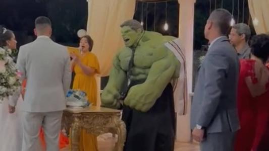 Hulk gigante fez parte da cerimônia em Brasília