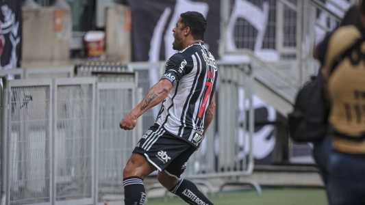 Hulk levou 17 cartões apenas nesta temporada