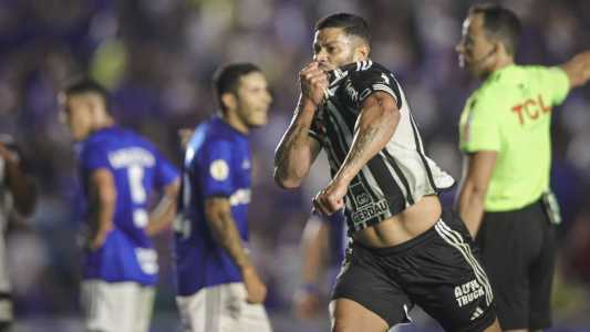 Hulk marcou cinco gols em cinco jogos contra o Cruzeiro
