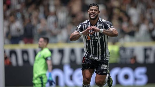 Hulk marcou de pênalti e deu assistência para Arana balançar as redes