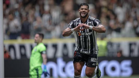 Hulk marcou de pênalti e deu assistência para Arana balançar as redes