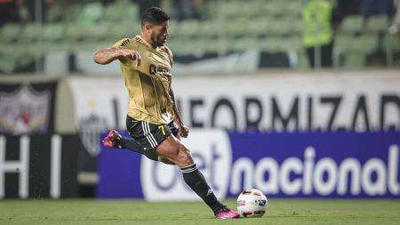 Hulk marcou dois gols de falta sobre o Democrata de Sete Lagoas