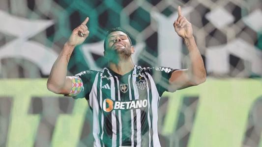 Hulk marcou dois gols pelo Atlético diante do Furacão