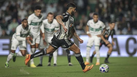 Hulk marcou o gol da vitória do Atlético em cobrança de pênalti
