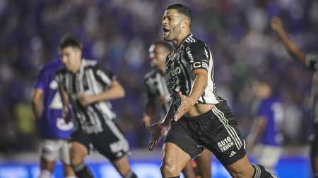 Hulk marcou o gol da vitória do Atlético sobre o Cruzeiro neste sábado