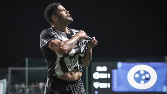 Hulk marcou o gol de empate do Atlético com o Cruzeiro, nessa segunda-feira (14)