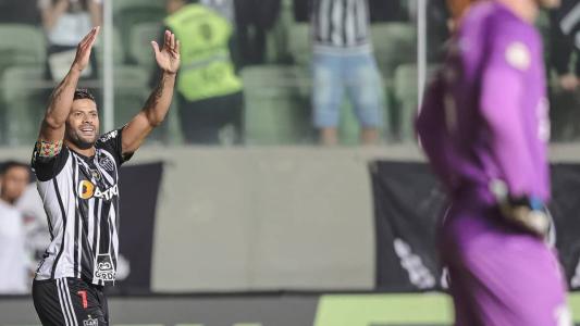 Hulk marcou os dois gols do Atlético sobre o Athletico-PR