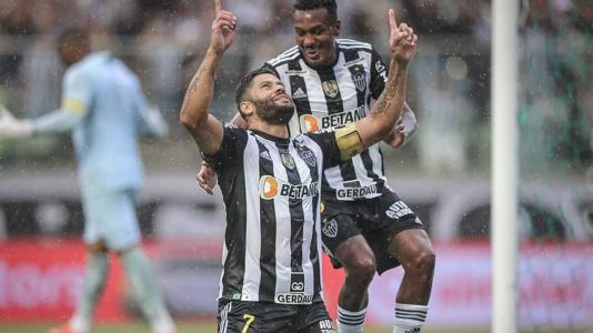 Hulk marcou os dois gols na vitória do Atlético sobre a Caldense