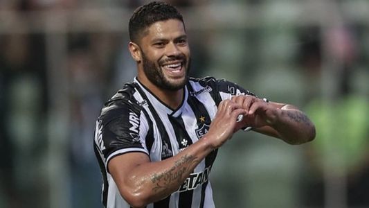 Hulk marcou um dos três gols do Atlético na vitória sobre o Tombense