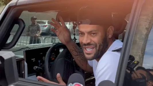 Hulk na chegada ao treino nesta quarta-feira (14)