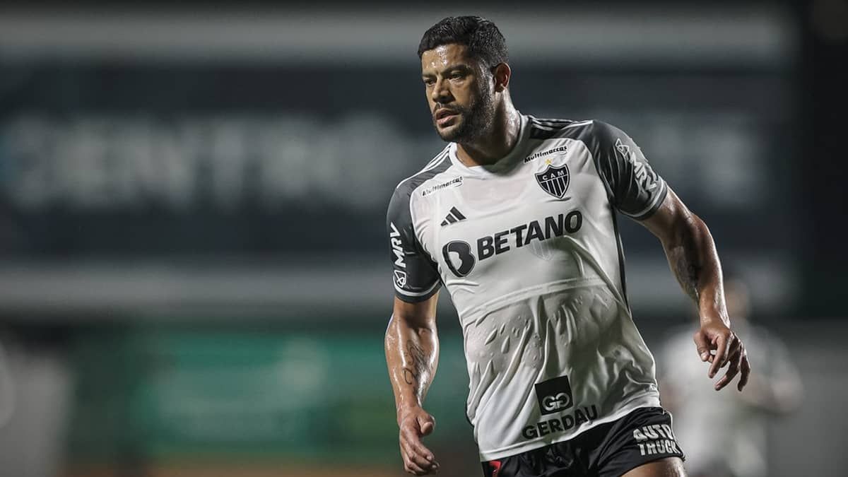 Hulk completa 150 jogos com a camisa do Atlético em noite apagada