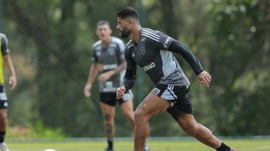 Hulk não viaja e segue treinando na Cidade do Galo