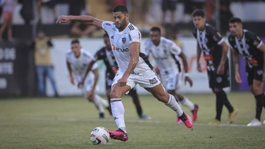 Hulk perdeu um pênalti para o Atlético no segundo tempo