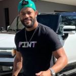 Hulk aparece com novo carro na Cidade do Galo: veja fotos