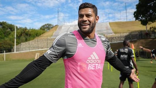 Hulk tem fama de "reclamão" com a camisa do Atlético