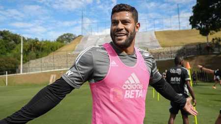 Hulk tem fama de "reclamão" com a camisa do Atlético