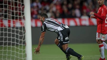Hulk voltou a marcar e quebrou jejum de seis jogos sem balançar a rede