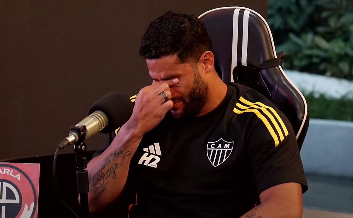 Hulk, do Atlético, chora ao revelar situação com o pai que quase terminou em tragédia