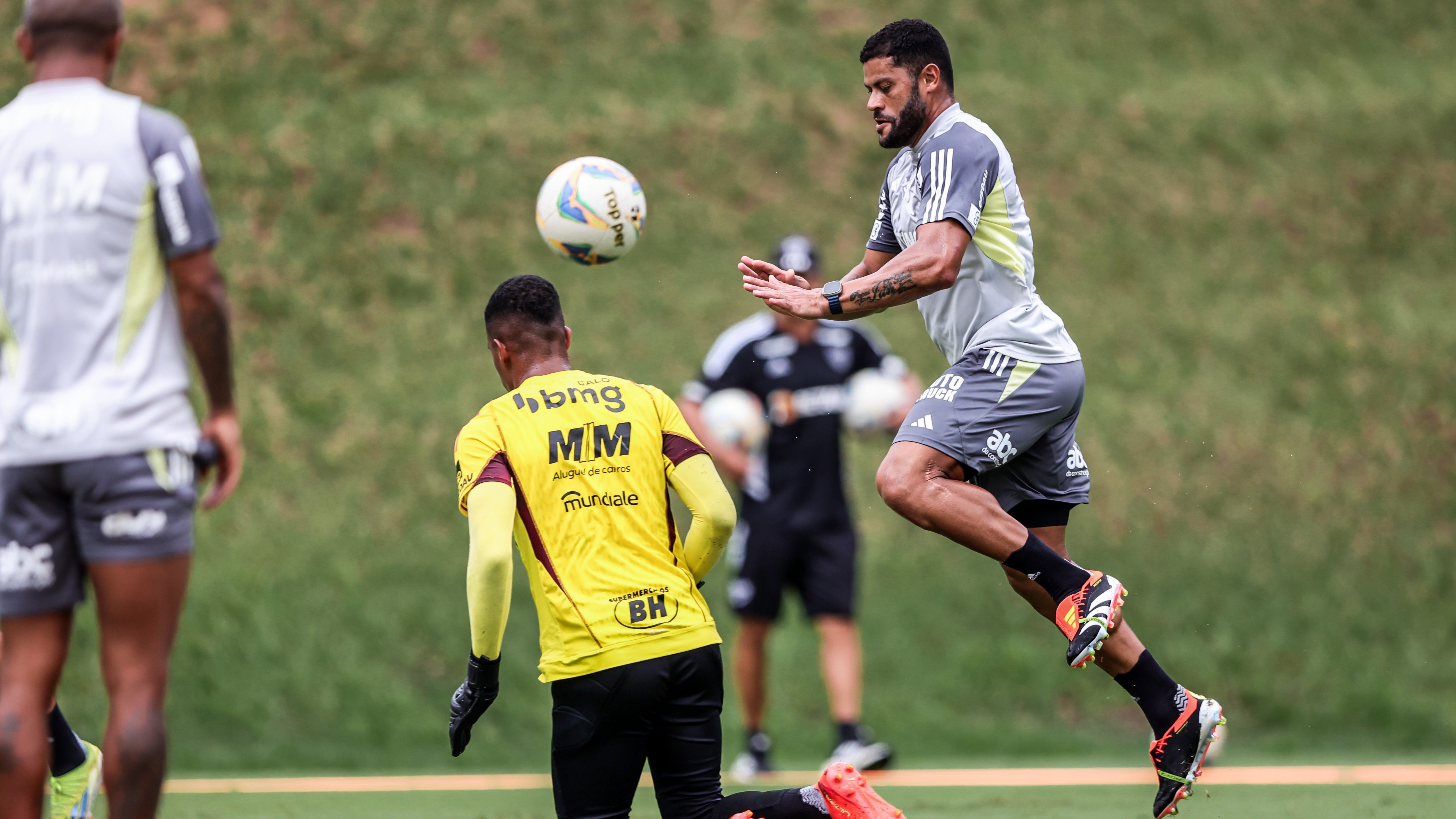 Vídeo: treino do Atlético tem gol de reforço e 'pintura' de Hulk