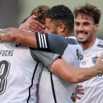 Hulk, do Atlético, quase fez gol antológico contra Caracas, de trás do meio de campo; assista