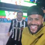 Desfalque do Atlético, Hulk assiste a jogo com a família e extravasa; assista