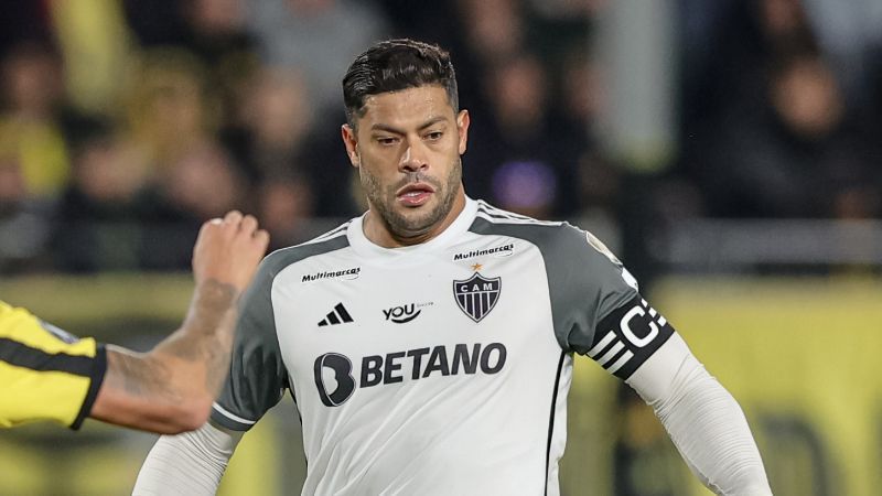 Hulk, do Atlético, alertou sobre faltas do Peñarol um dia antes de jogo no Uruguai