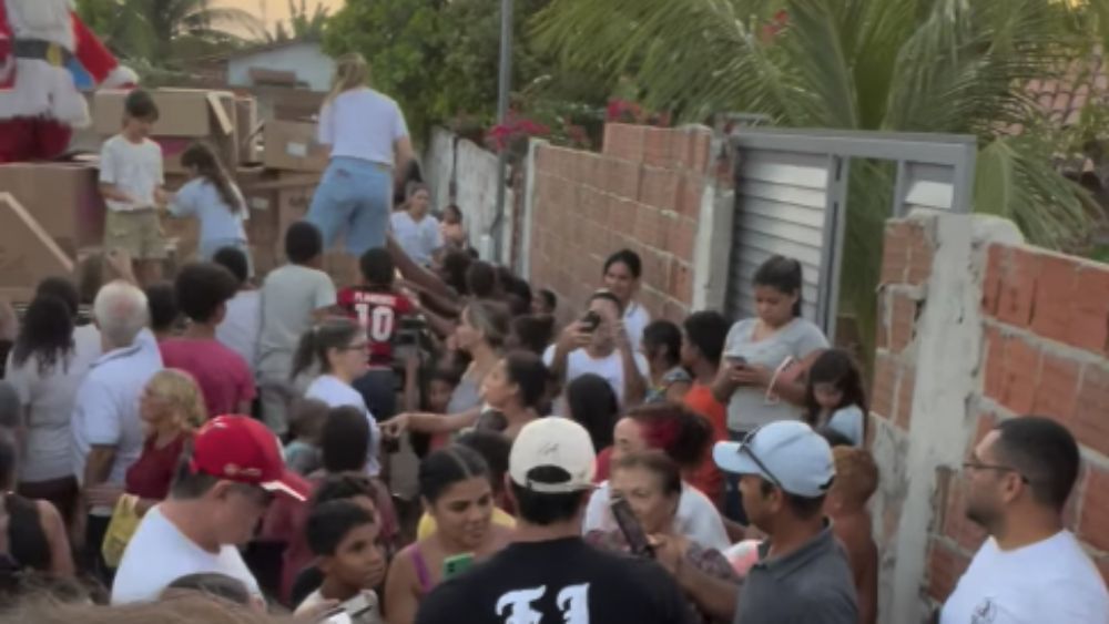 Atlético: Hulk entrega 'caminhão de presentes' em João Pessoa às vésperas do Natal