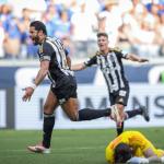 Hulk decide, e Atlético vence Cruzeiro pelo Mineiro em jogo com Gabigol expulso