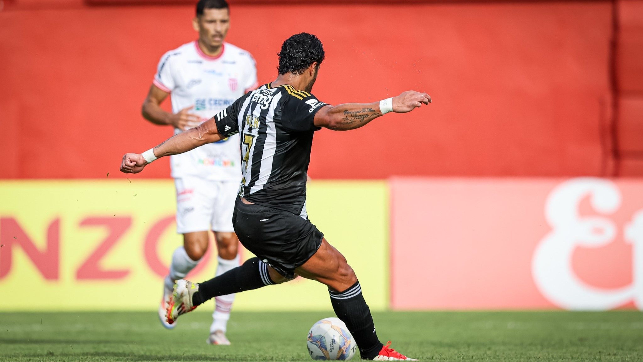 Hulk encerra jejum, Atlético vence Villa Nova e ganha respiro no Mineiro