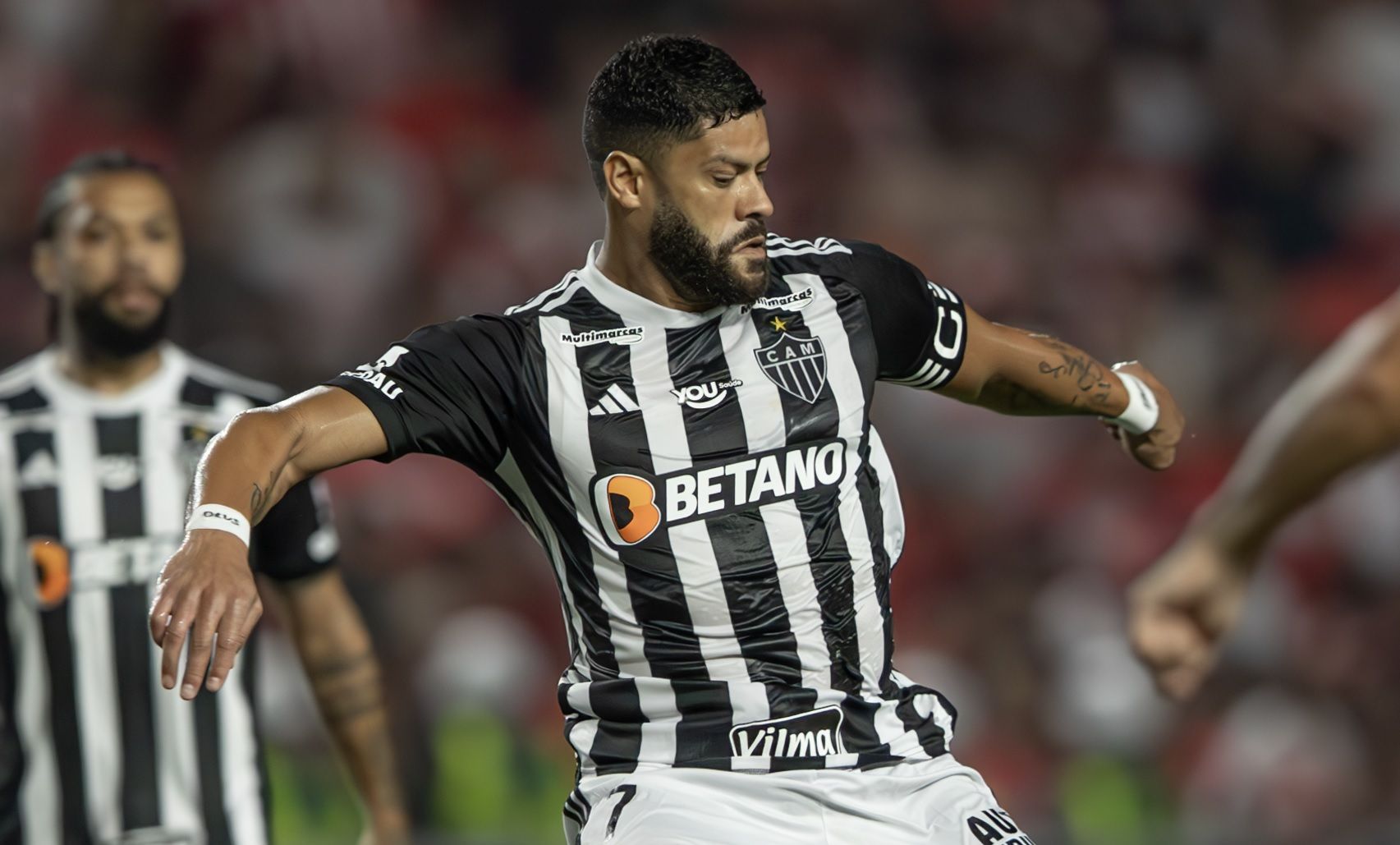 Médico do Atlético abre o jogo sobre lesão de Hulk, que retorna a BH para exames