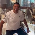 Pai de Hulk, do Atlético, mostra museu do atacante e impressiona; assista