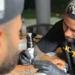 Hulk faz nova tatuagem com artista ligado ao Atlético