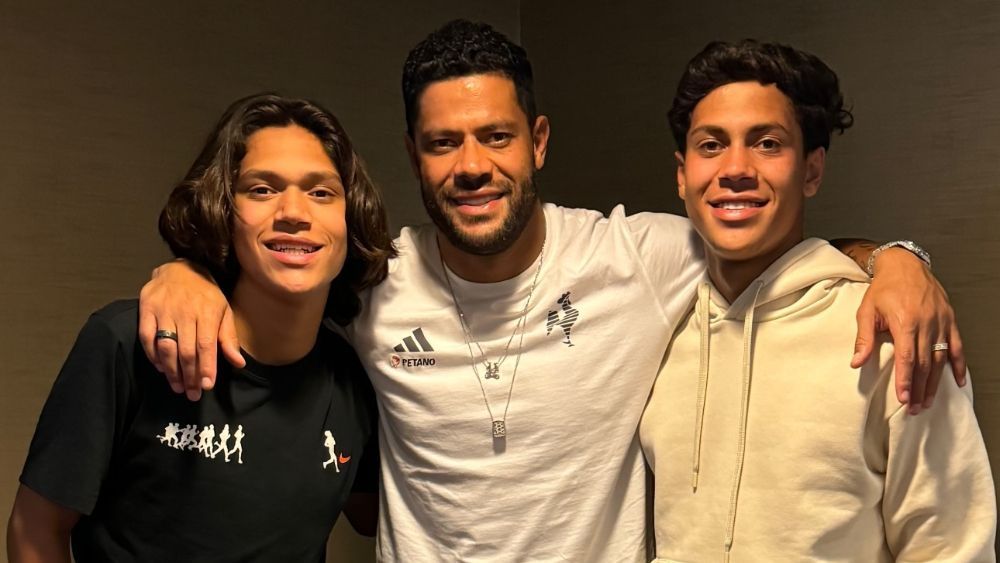 Antes de 'decisão' com São Paulo, Hulk, do Atlético, recebe visita de filhos jogadores