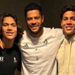Antes de 'decisão' com São Paulo, Hulk, do Atlético, recebe visita de filhos jogadores