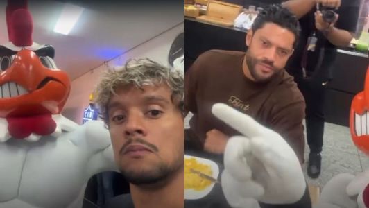 Gustavo Scarpa, Galo Doido e Hulk durante live do meia no Instagram em 7 de janeiro de 2026