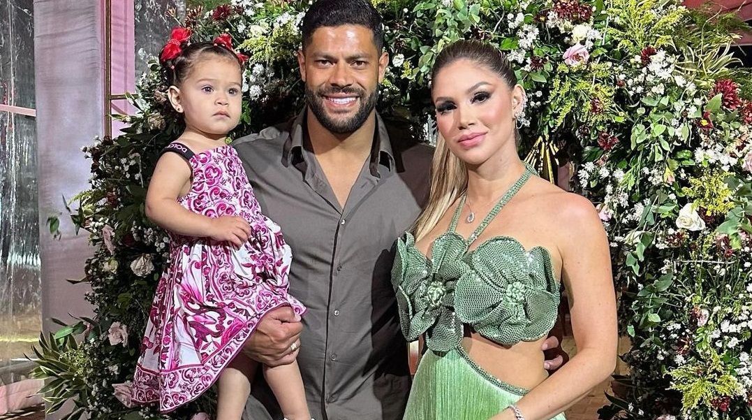 Hulk, do Atlético, celebra Natal com festa em nova mansão na Paraíba