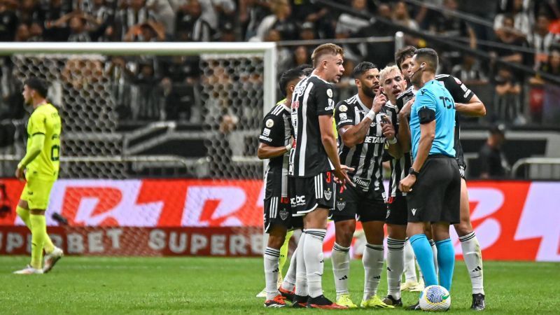Atlético: advogada de Hulk cobrará 'medidas e punições' contra arbitragem após expulsão