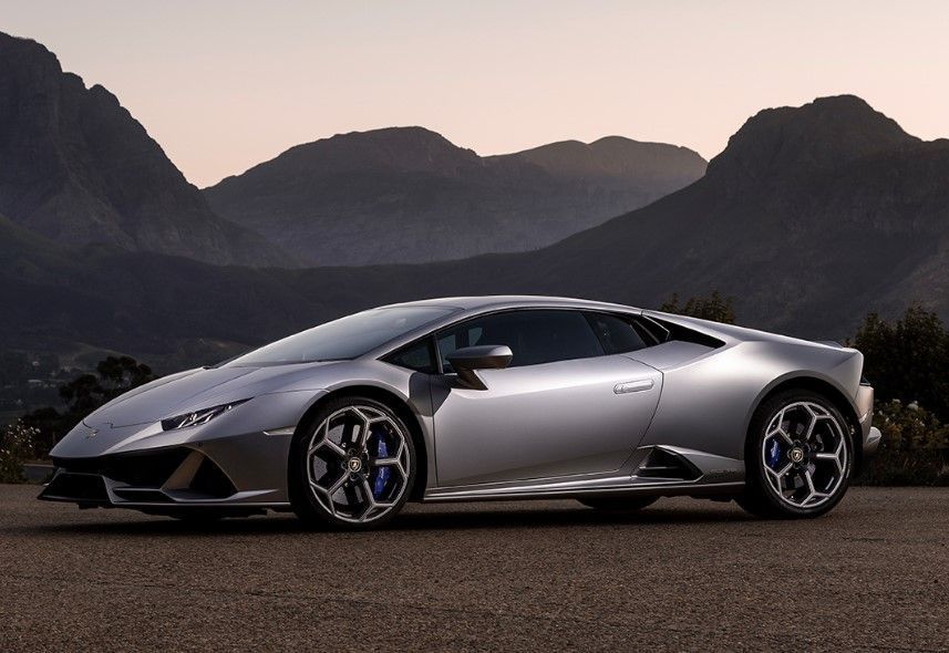 Lamborghini de Diogo Jota custa mais de R$ 4 milhões e passa dos 320 km/h