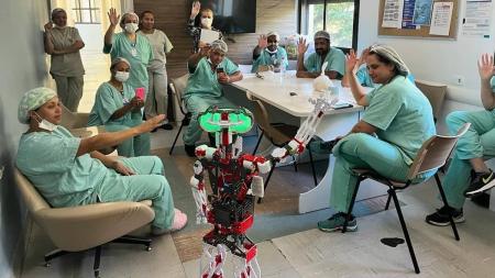 HVC usa robô Ozires em campanha pela higienização correta das mãos