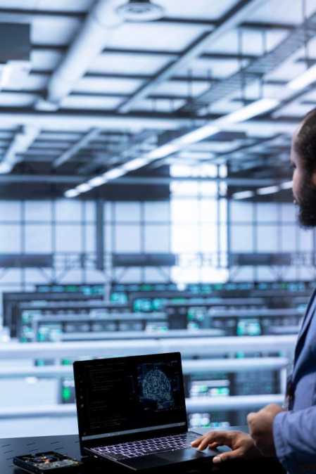 Inteligência artificial puxa alta de 10% no investimento de tecnologia para indústria em 2026
