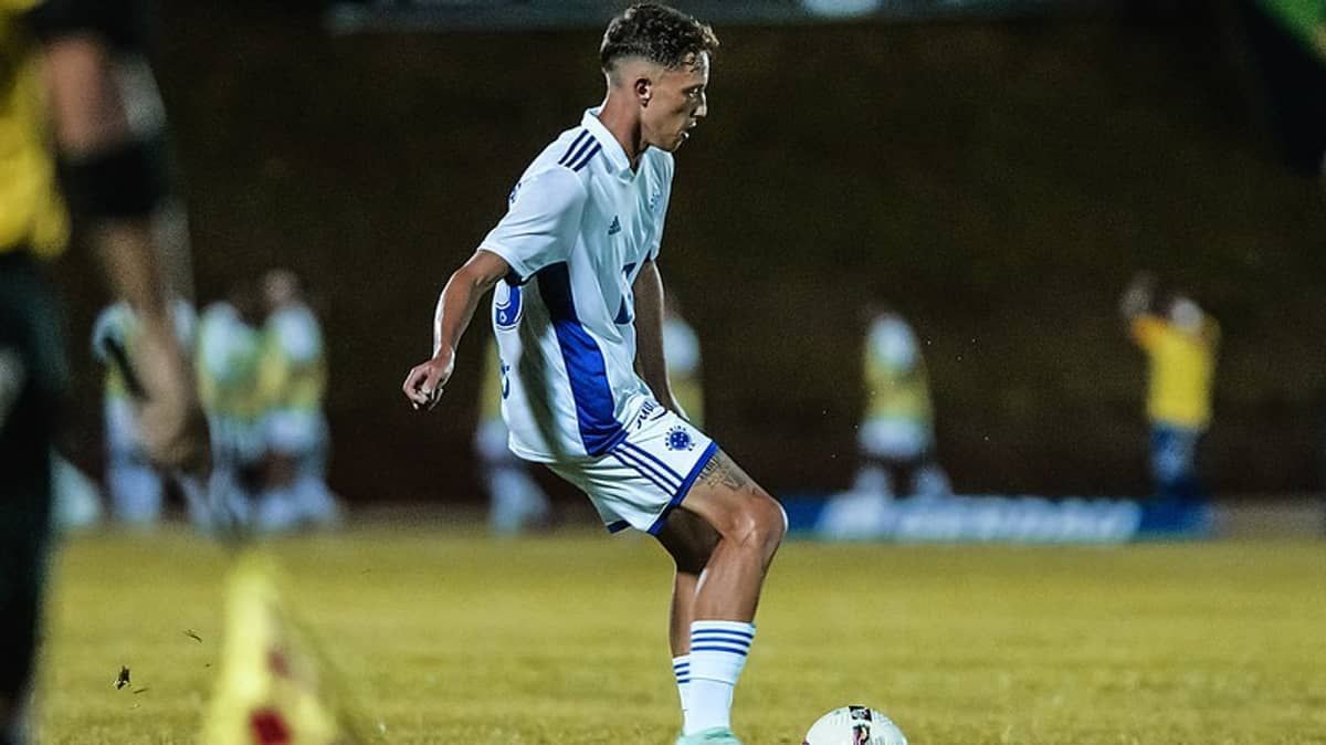 Fã de Toni Kroos, Ian Luccas tem apoio da família e trabalha a cabeça para se firmar no Cruzeiro