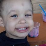 Mãe vela corpo de filho de dois anos morto em BH: 'família está em choque'; pai e madrasta estão presos