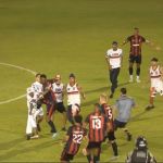 Caos no Nordeste: torcida invade gramado durante semifinal e agride atletas; assista