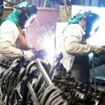 Produção industrial avança em 11 dos 15 locais pesquisados, diz IBGE