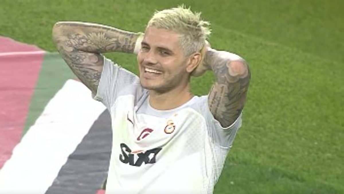 Icardi perde gol 'bizarro' em jogada ensaiada de cobrança de pênalti; assista