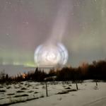 Clarão espiral inusitado toma conta do céu de cidades da Islândia e da Noruega; veja imagens