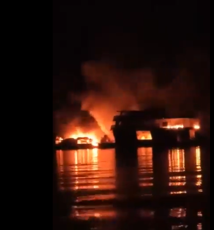 Vídeo: veja imagens de incêndio em barco que deixou 3 mortos e 59 feridos no Rio Negro (AM)