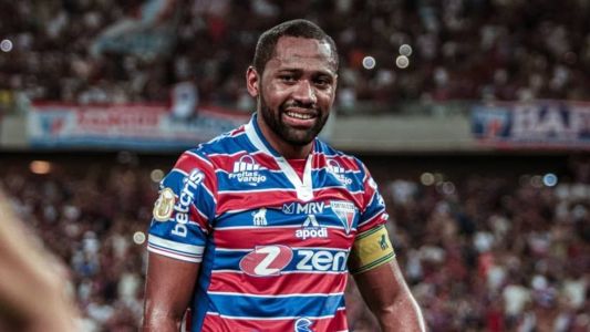 Ídolo do Fortaleza, Tinga foi campeão estadual contra o Ceará nesse sábado (8)