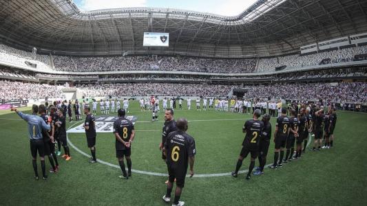 Ídolos do Galo protagonizaram primeira partida de futebol da Arena MRV